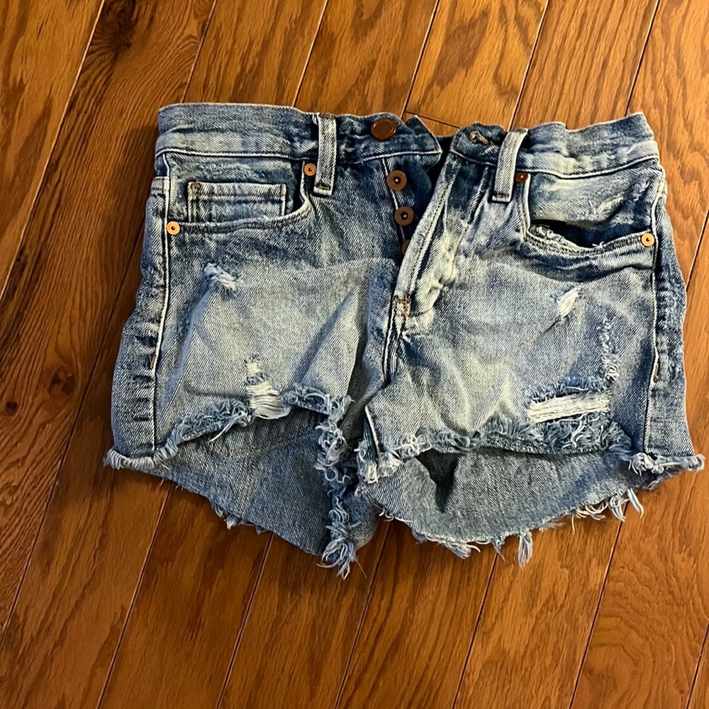 Blank NYC jean shorts in size 24 light wash